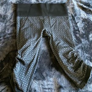 Lululemon size 6 crop leggings